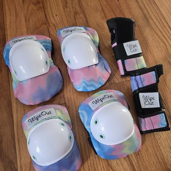 Kids Protective Gear Set - Pink and Blue - Picture 3 of 8